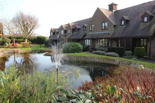 Courville Close, Alveston, photo 1