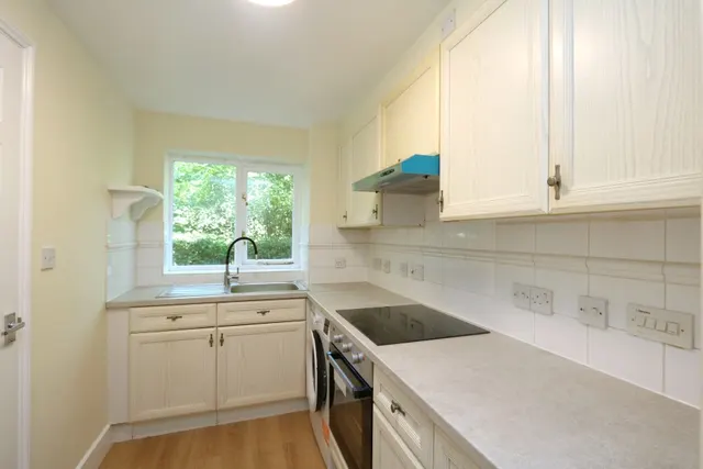 Woodfield Road, Thames Ditton, KT7, photo 3