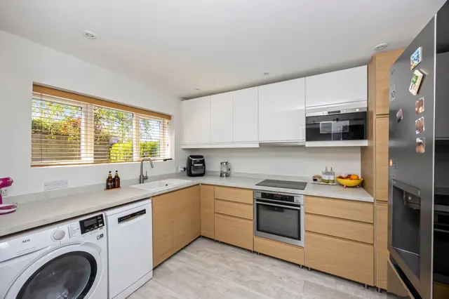 Beech Hill, Haywards Heath, RH16, photo 2