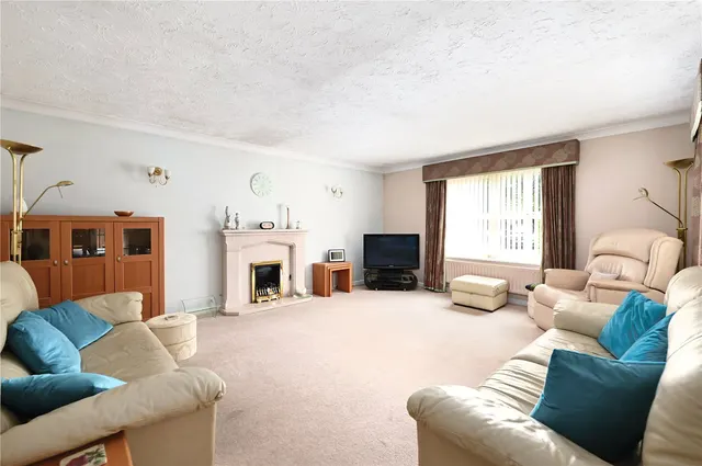 Photo 3 — The Walnuts, Church Crookham, Fleet, Hampshire, GU52 6RW