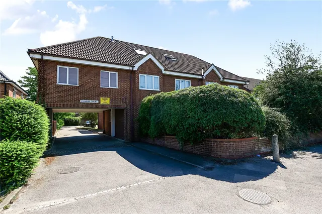 Feltham Road, Ashford, TW15, photo 1