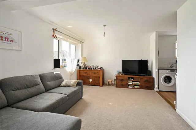Feltham Road, Ashford, TW15, photo 2
