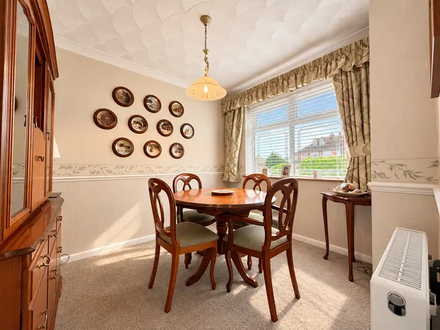 Quiet and Desirable Semi Detached Bungalow In Taverners Road, Rainham, photo 3