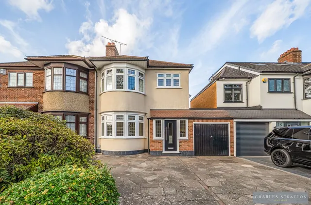 Pettits Boulevard, Romford, RM1, photo 1