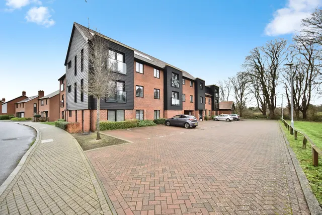 Hawley Drive, West Malling, ME19, photo 1