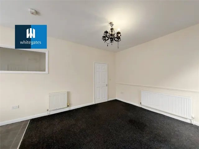 Pontefract Road, Purston, WF7, photo 3