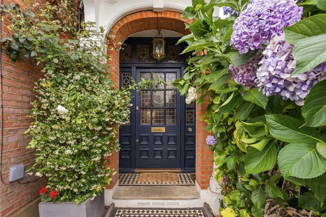 Huron Road, London, SW17, photo 2