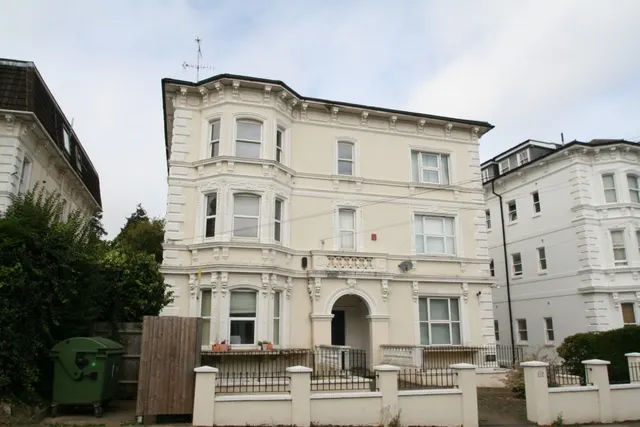 Upper Grosvenor Road, TN1, photo 1