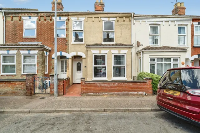 Lower Cliff Road, Gorleston, Great Yarmouth, photo 1