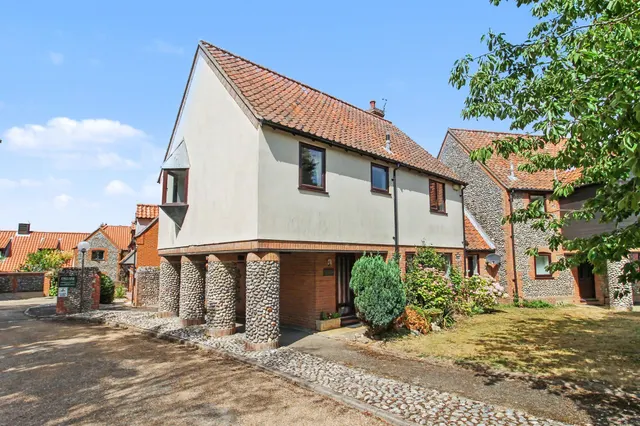 Versatile Coastal Home in Blakeney, photo 1