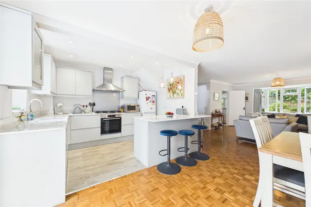 Broomhall Lane, Horsell, GU21, photo 2