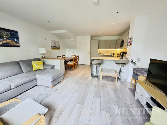 Riverbank Way, Wallington, photo 1