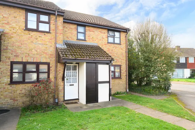Walton Park, Walton-On-Thames KT12 3EE, photo 1