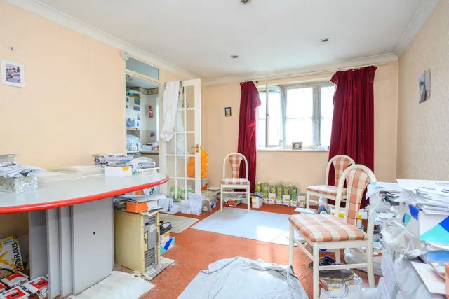 Photo 2 — Walton Park, Walton-On-Thames KT12 3EE