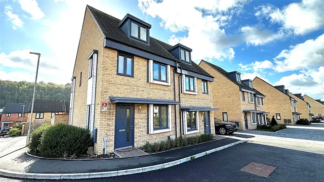 Castle Hill Drive, Ebbsfleet, DA10, photo 1