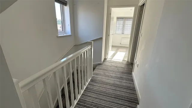 Castle Hill Drive, Ebbsfleet, DA10, photo 2