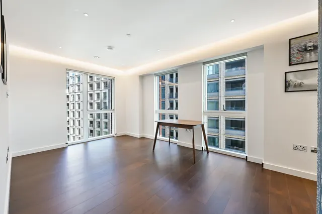 1 bedroom flat, Lexington Gardens, Nine Elms, SW11