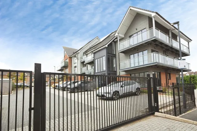 Eastwood Road, Rayleigh, SS6, photo 1