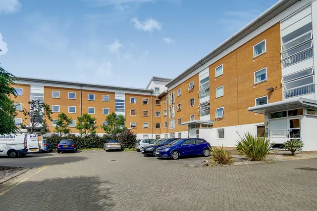 Woolwich Manor Way, London, E16 2RS, photo 1