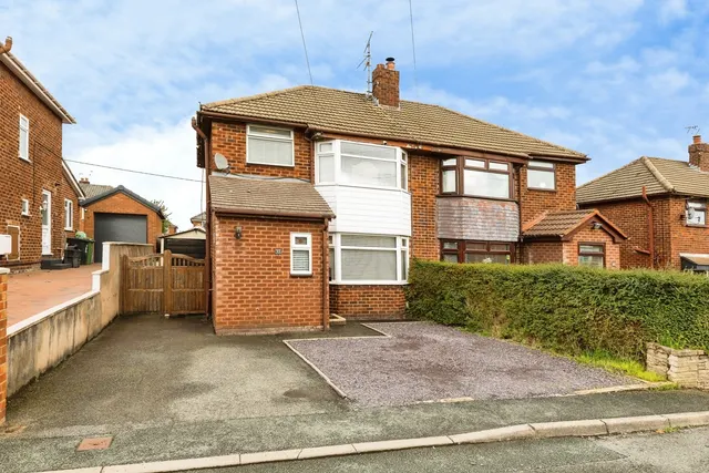 Bangor Road, Johnstown, LL14, photo 1