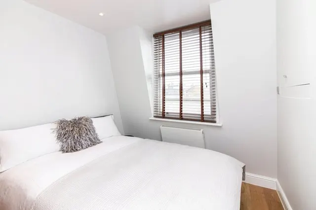 Cornwall Crescent, London, W11, photo 2