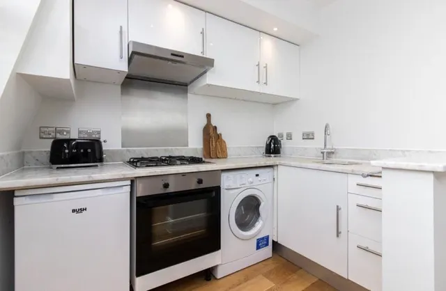 Cornwall Crescent, London, W11, photo 3