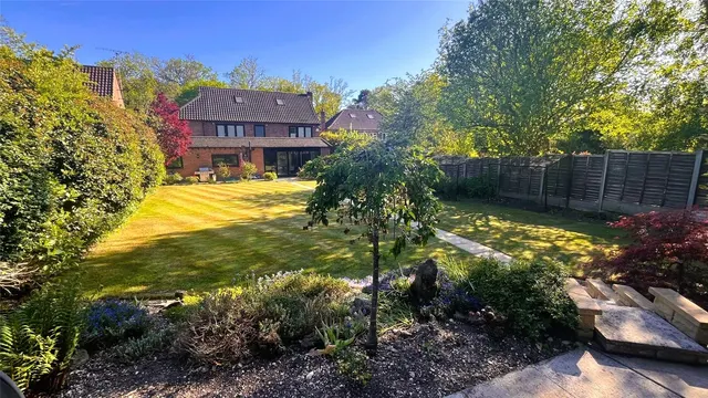 Old Bisley Road, Frimley, Surrey, GU16 9RE, photo 1