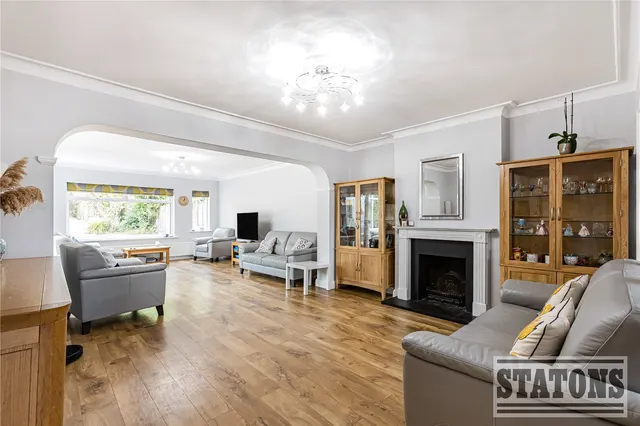 Photo 3 — Mountway, Potters Bar, Hertfordshire, EN6 1ER