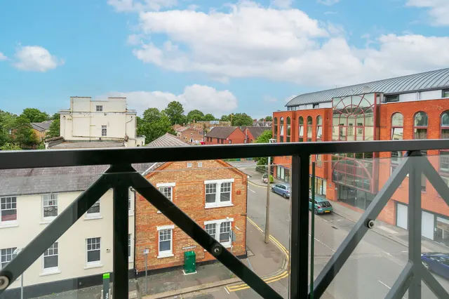 Watford, WD18, photo 1