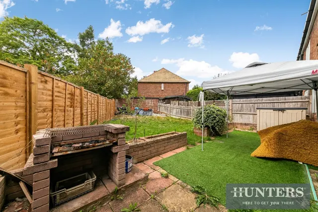 Photo 3 — Avon Close, Worcester Park