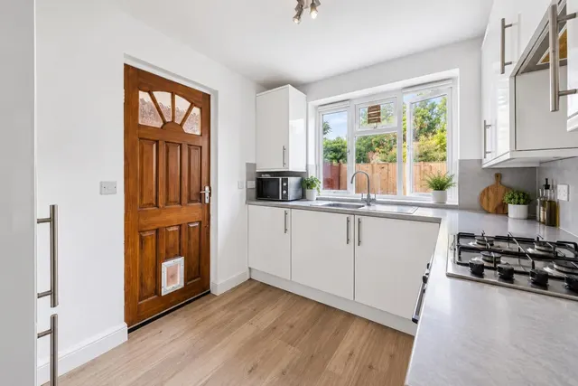 Photo 2 — Avon Close, Worcester Park