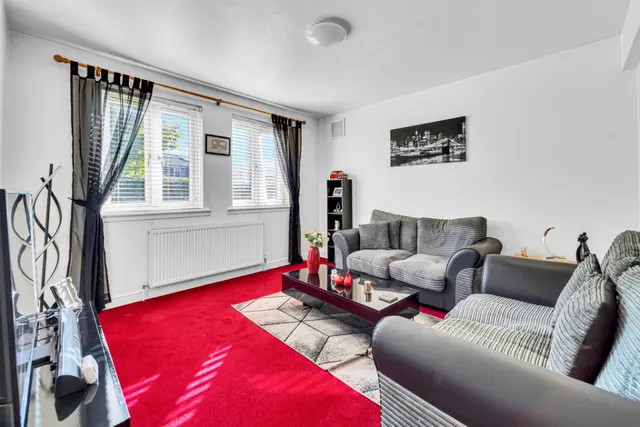 Oakhall Drive, Sunbury-on-Thames, TW16, photo 2