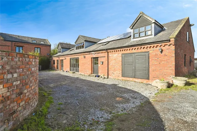 Hall Lane, Burtonwood, Warrington, Cheshire, WA5, photo 1