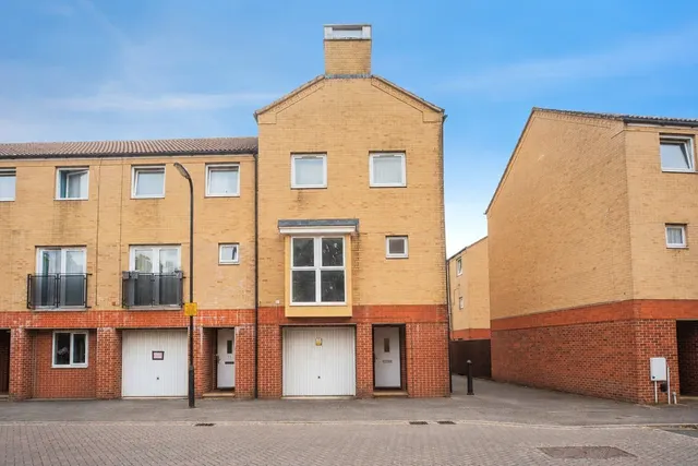 White Star Place, St. Marys, SO14, photo 1