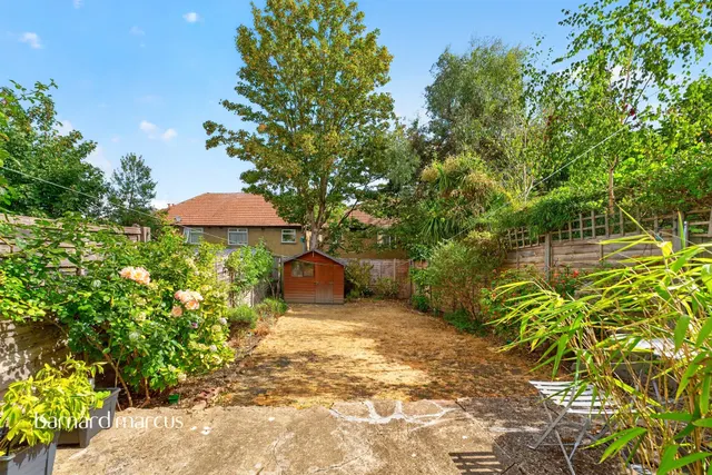Oakleigh Road North, London, N20, photo 2