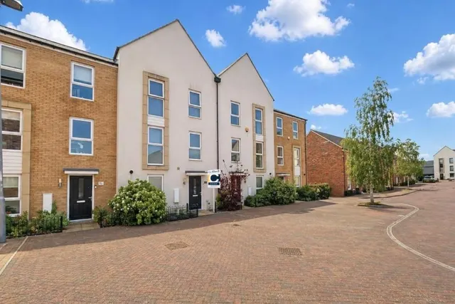 Simford Way, Whitehouse, photo 2