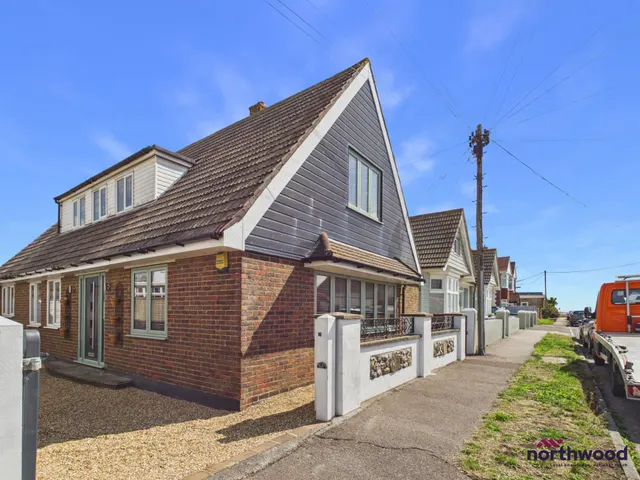 Seaville Drive, Pevensey Bay, BN24, photo 1