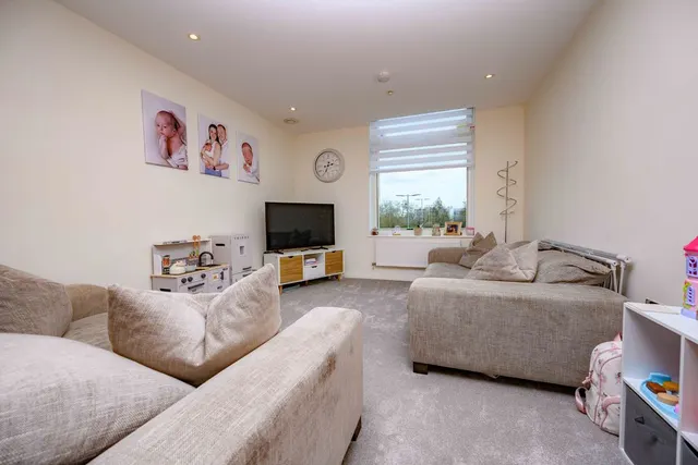 Photo 2 — Bessemer Road, Welwyn Garden City AL7 1FU