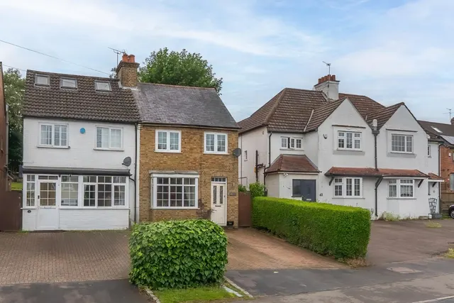 Tibbs Hill Road, Abbots Langley, photo 1