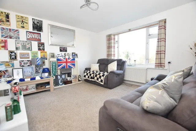 Photo 2 — Meynell Close, Brampton, Chesterfield, S40 3BL