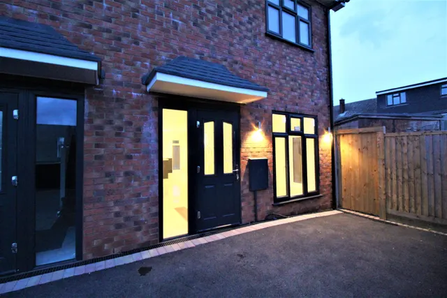Grays, Essex, RM16 4JR, photo 1