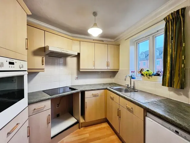 Victoria Road, Farnborough, GU14, photo 3