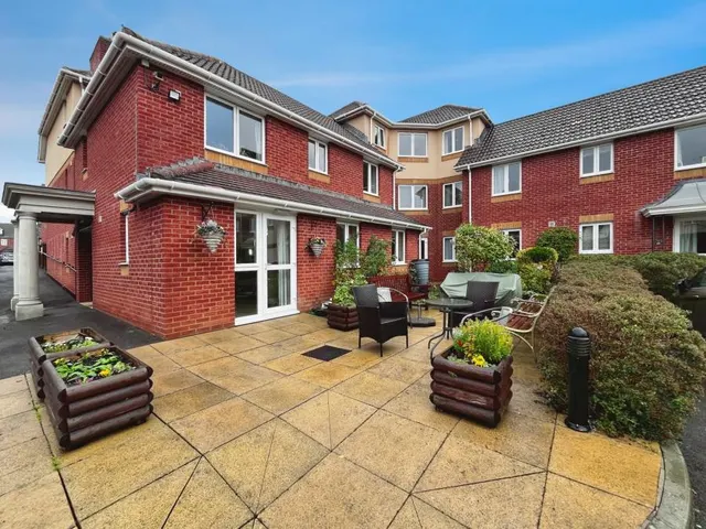 Victoria Road, Farnborough, GU14, photo 2