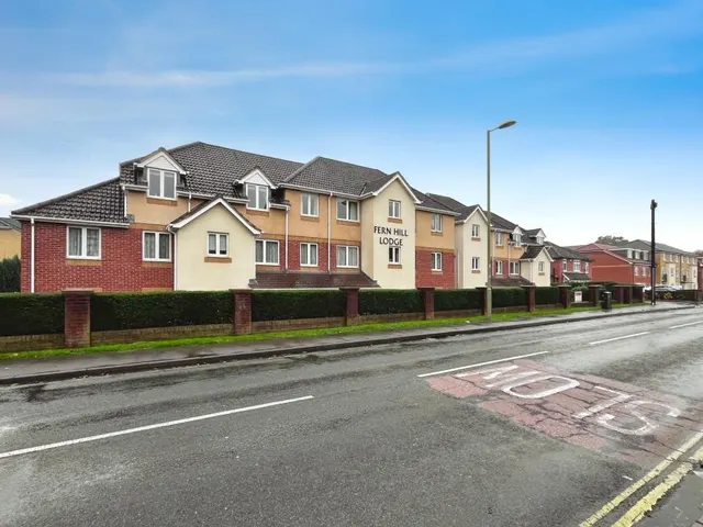 Victoria Road, Farnborough, GU14, photo 1