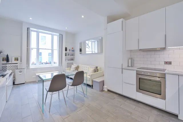 Flat 2, 16 Monmouth Road, London, photo 1