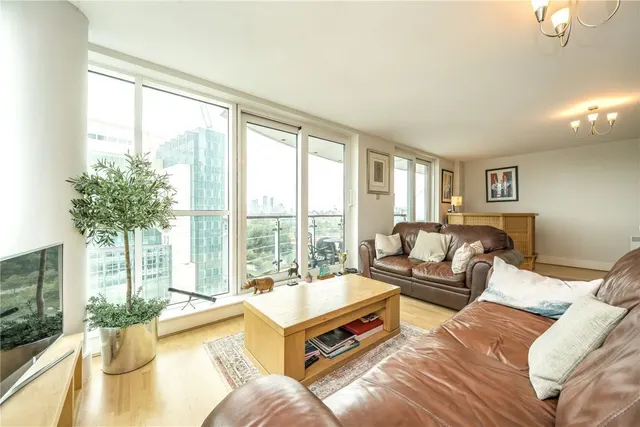 Bridge House, London, photo 1