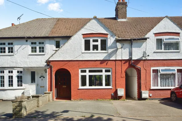Maytree Crescent, Watford, photo 1