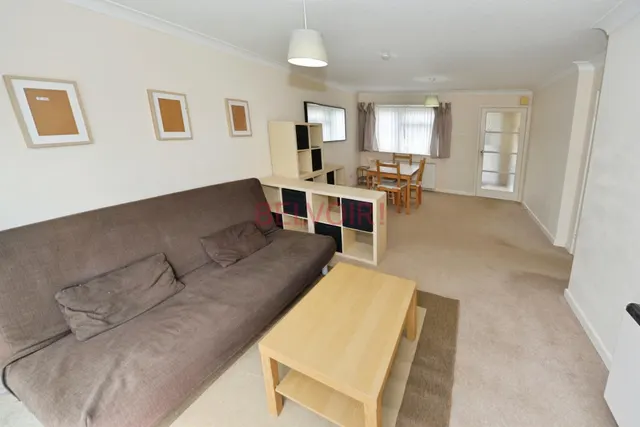 Photo 2 — Lincoln Court, Shirley, Southampton, SO15