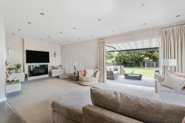 Mayfield Gardens, Staines-upon-Thames, TW18, photo 3