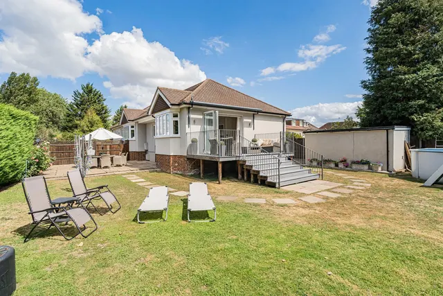 Mayfield Gardens, Staines-upon-Thames, TW18, photo 1